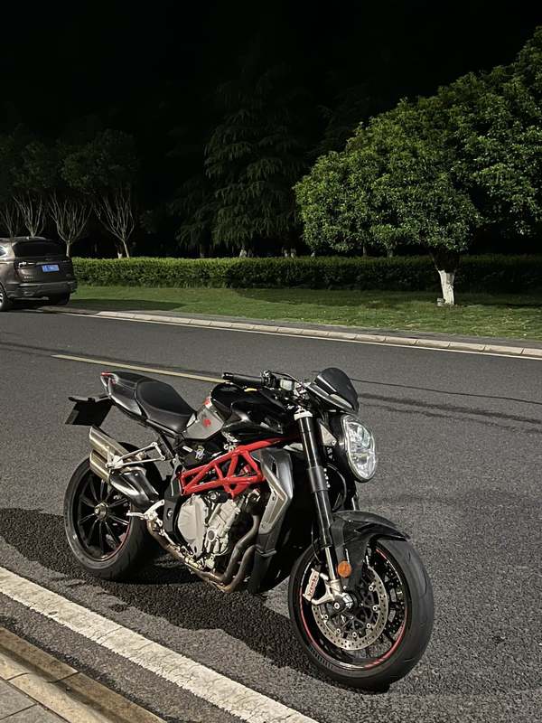奥古斯塔 Brutale 1090 RR