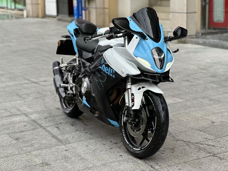 贝纳利 龙卷风 Tornado 302R