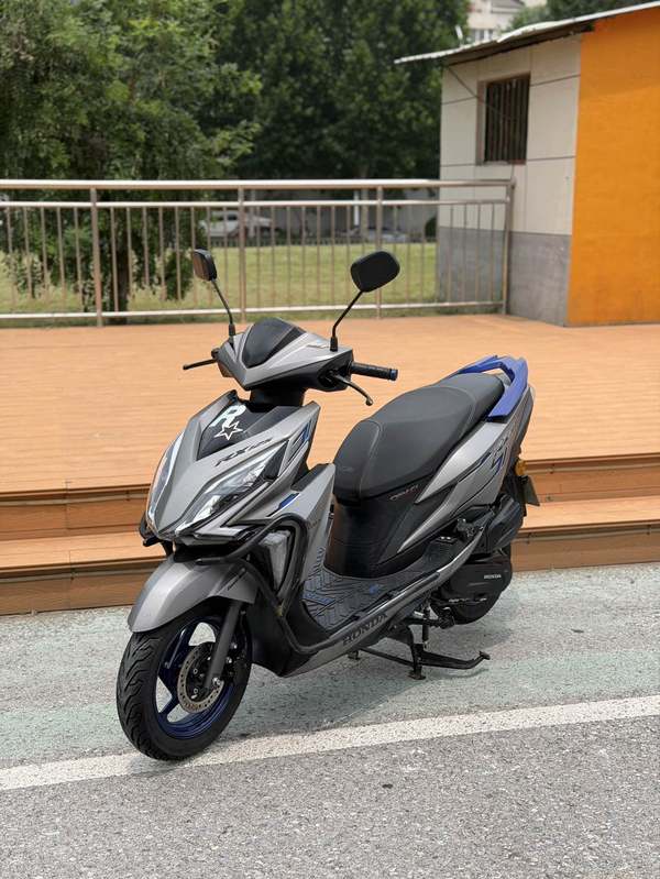 新大洲本田 裂行 RX125Fi