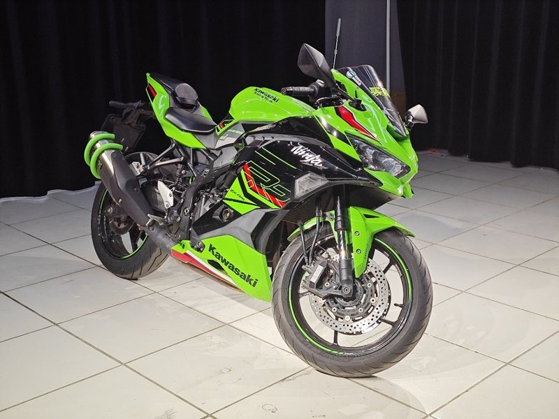 川崎 ZX-4R