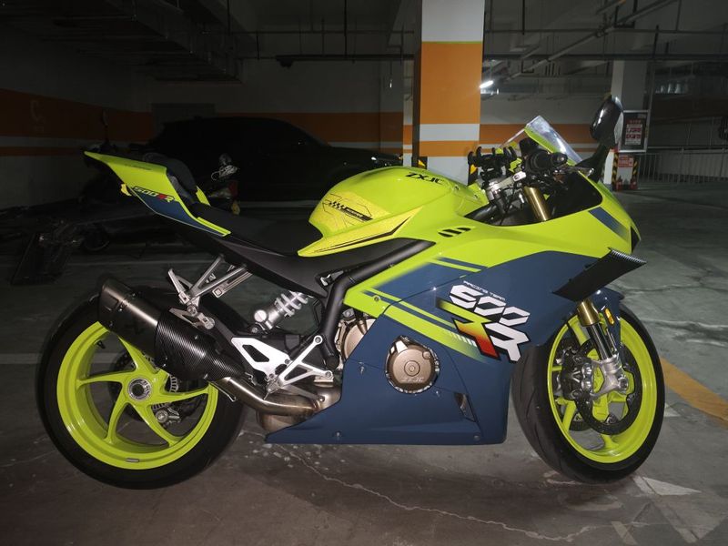 张雪机车 500RR