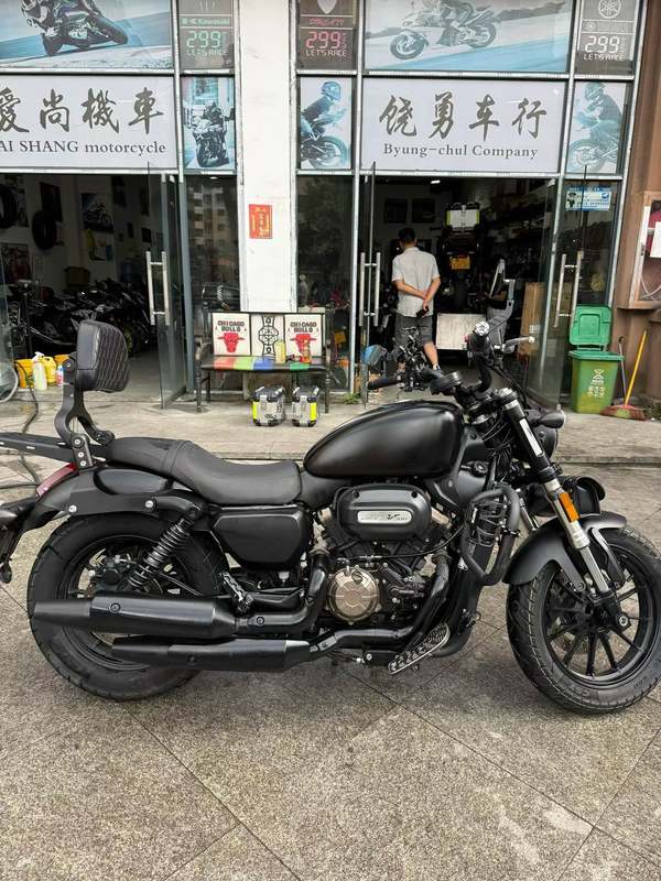 QJMOTOR 闪300S