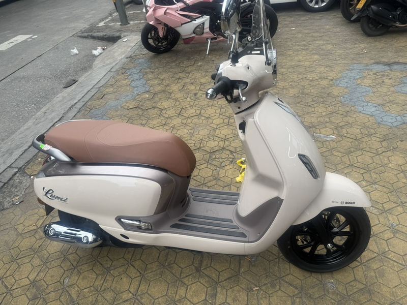 豪爵 Lumi125