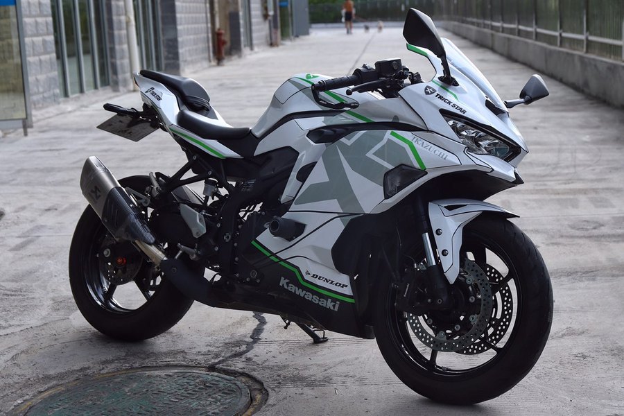 川崎 ZX-4R