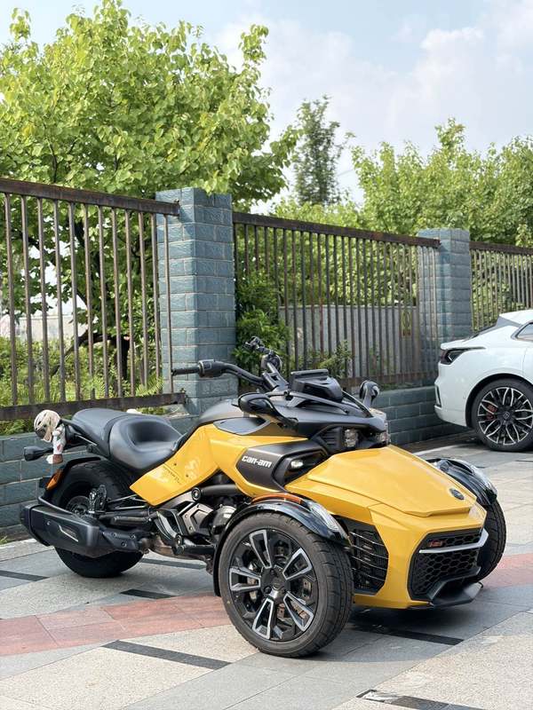庞巴迪 Spyder F3 