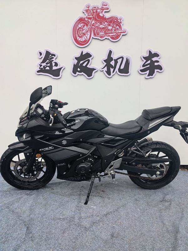 豪爵铃木 GSX250R