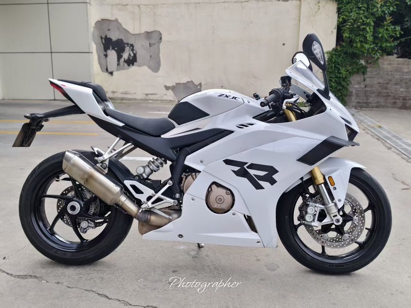 张雪机车 500RR