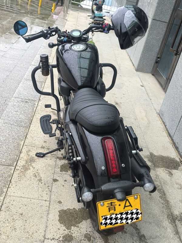 QJMOTOR 闪300S