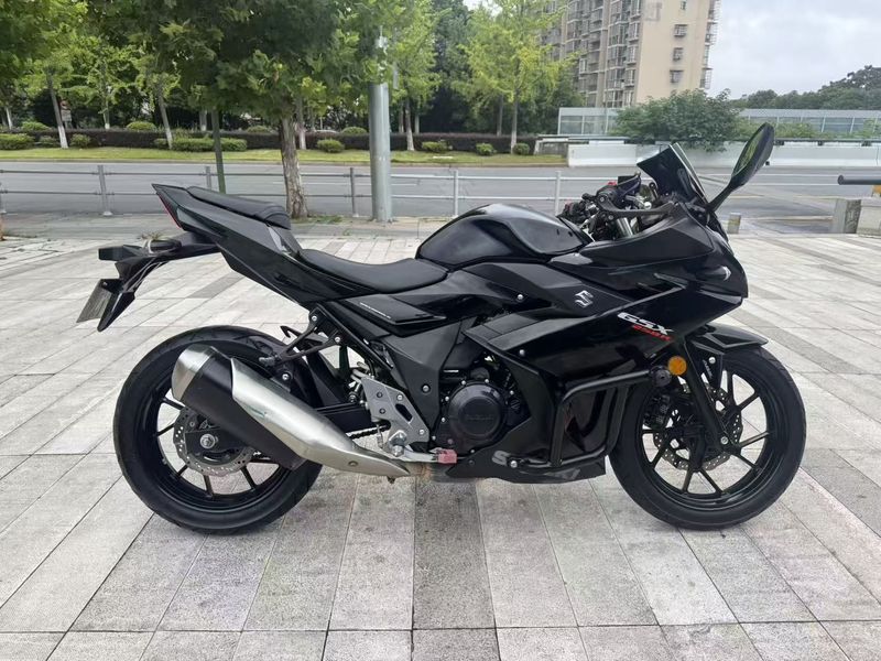 豪爵铃木 GSX250R