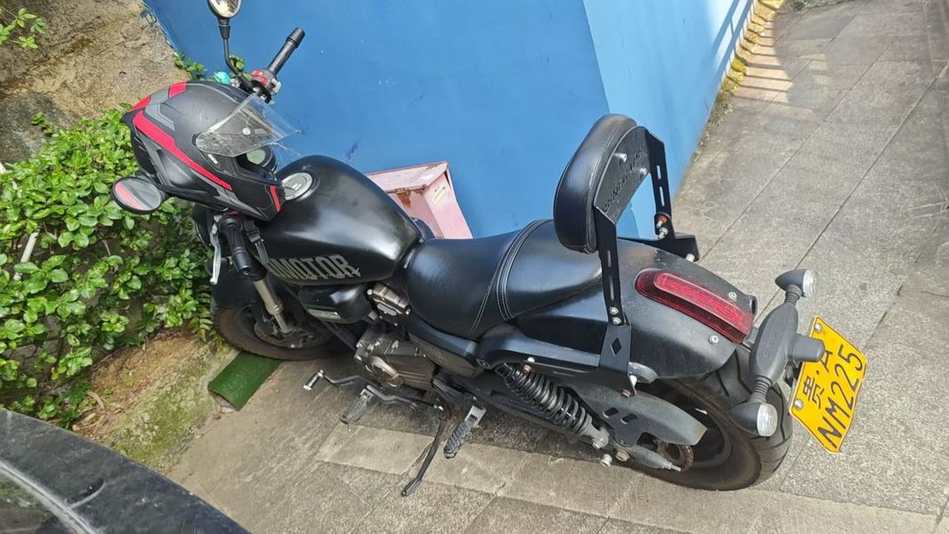 QJMOTOR 闪300S