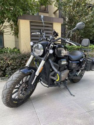 QJMOTOR 闪300S