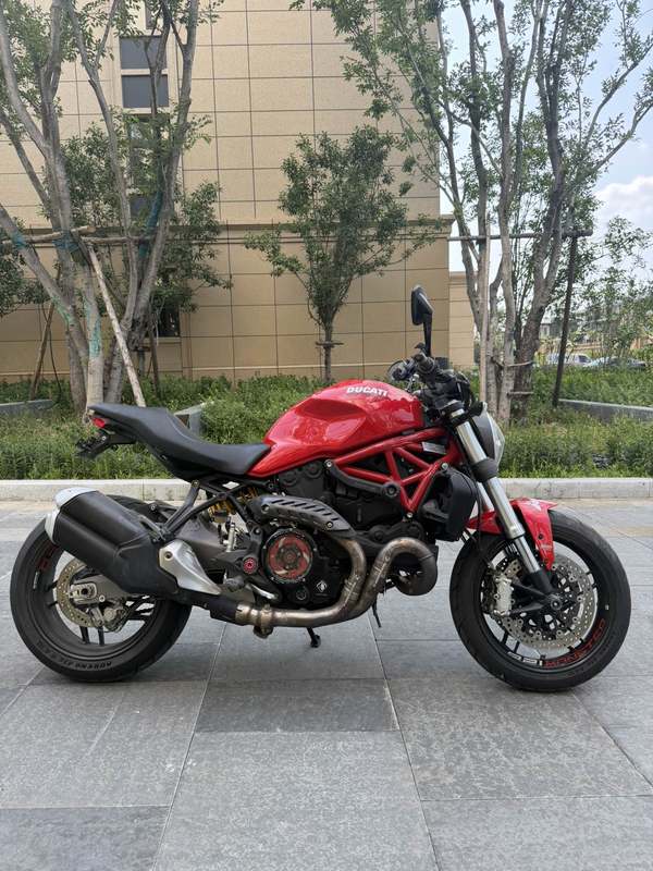 杜卡迪 Monster 821
