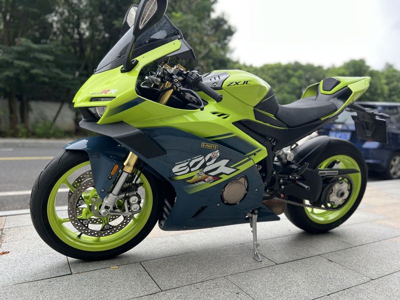 张雪机车 500RR