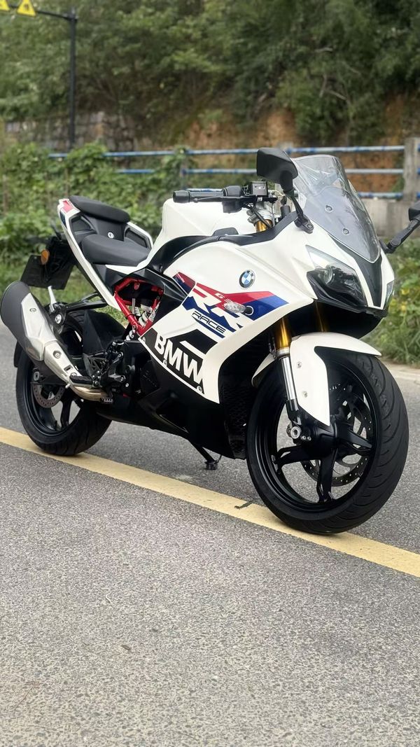 宝马 G 310 RR