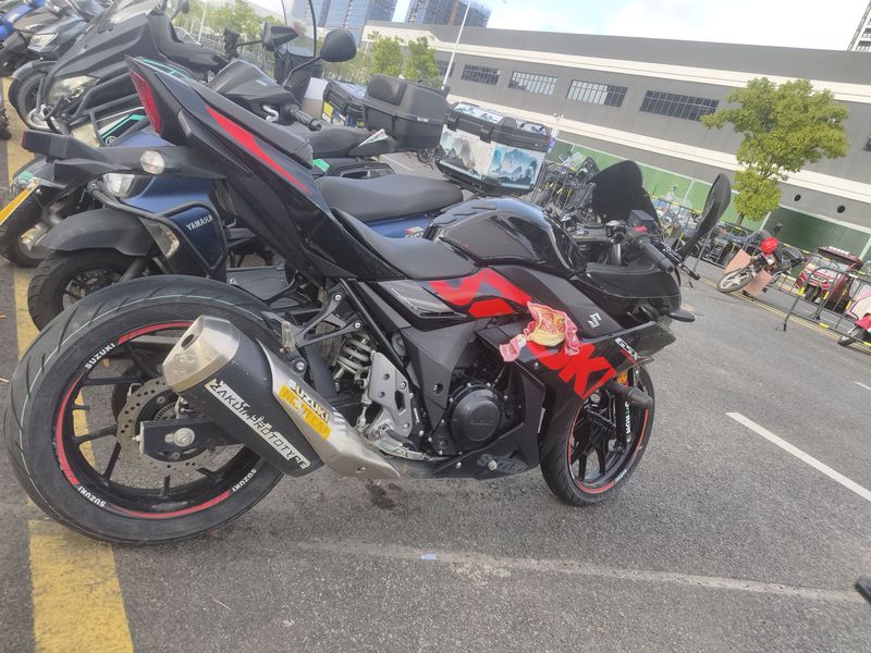 豪爵铃木 GSX250R