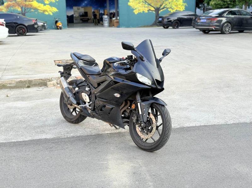 雅马哈 YZF-R3