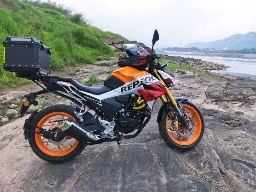 五羊本田 CB190R 暴锋眼