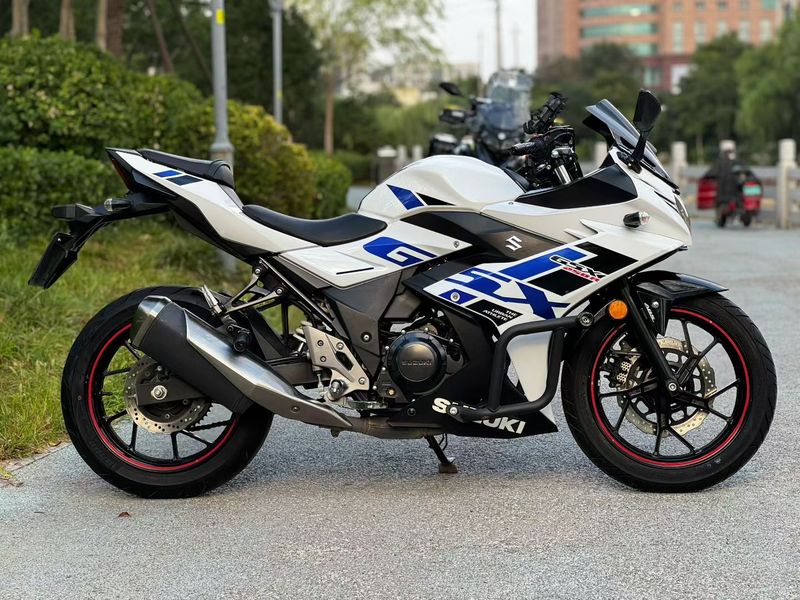 豪爵铃木 GSX250R
