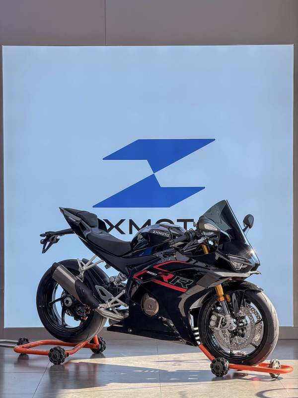 张雪机车 500RR