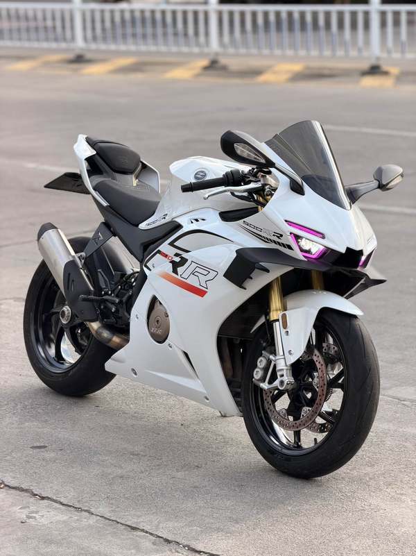 张雪机车 500RR