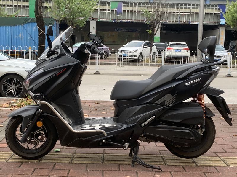 QJMOTOR 鸿250