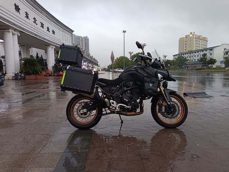 贝纳利 TRK702
