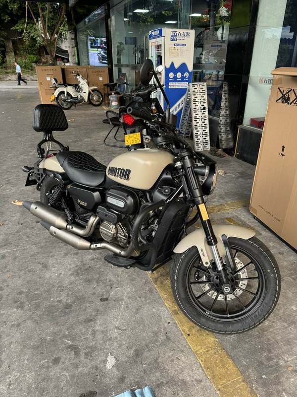 QJMOTOR 闪300S