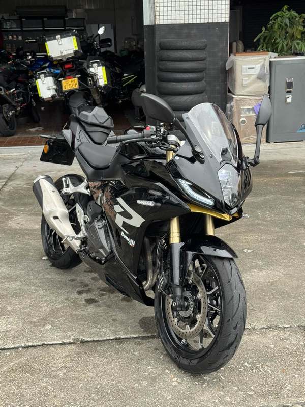 贝纳利 龙卷风 Tornado 402R