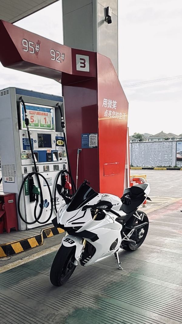 张雪机车 500RR