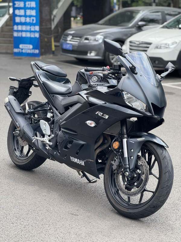 雅马哈 YZF-R3