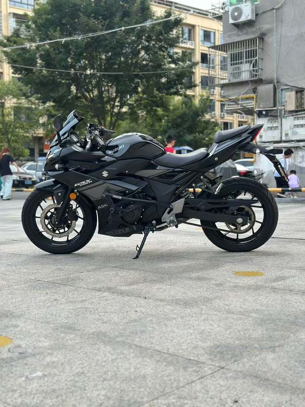 豪爵铃木 GSX250R