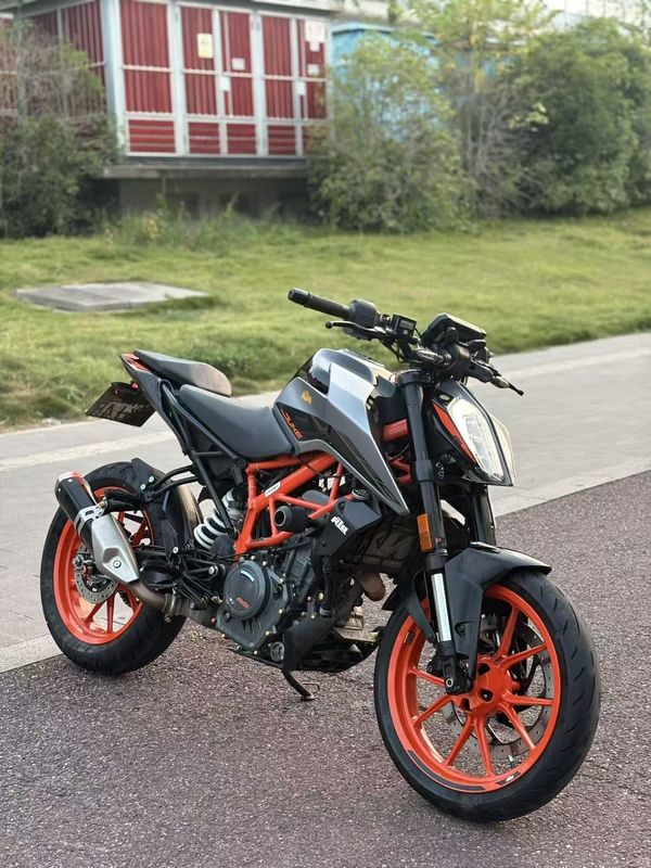 KTMR2R 390 Duke