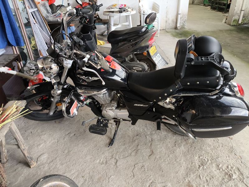 豪爵 GZS150