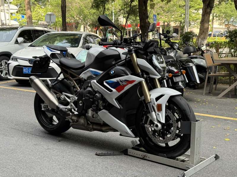 宝马 S 1000 R