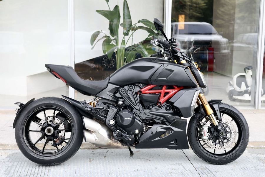 杜卡迪 Diavel 