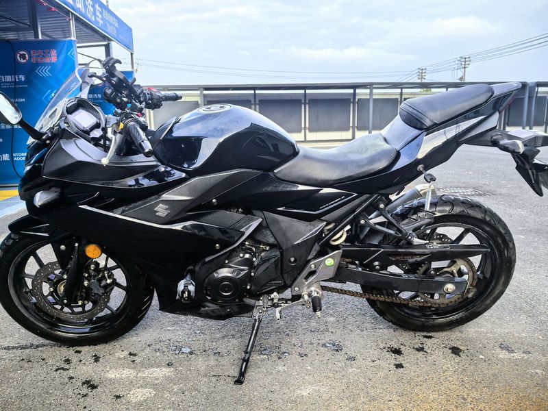 豪爵铃木 GSX250R