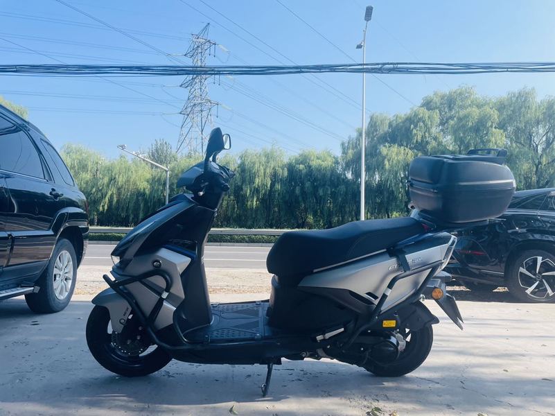 QJMOTOR 鸿125