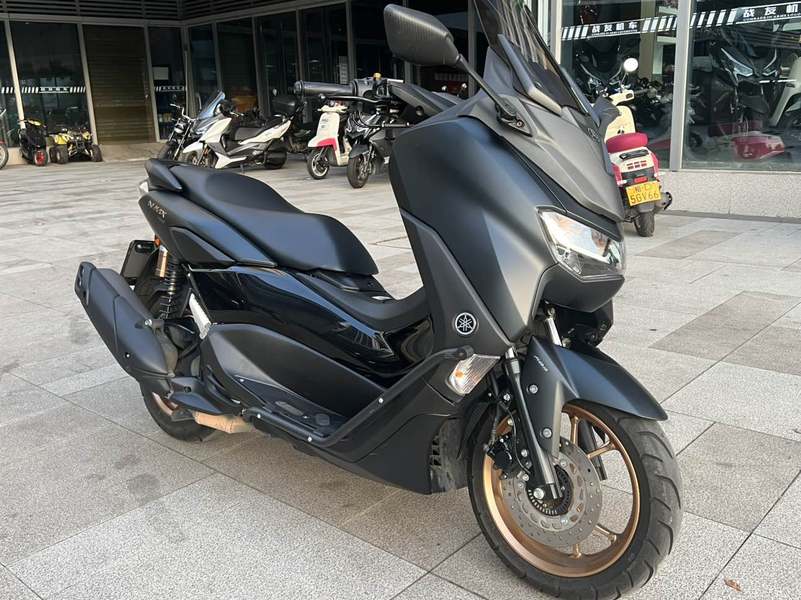 雅马哈 NMAX