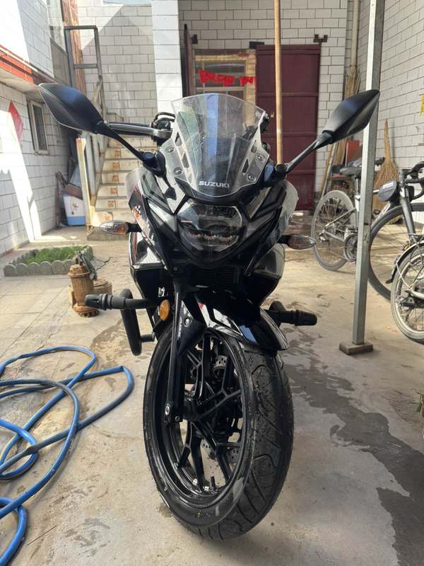 豪爵铃木 GSX250R
