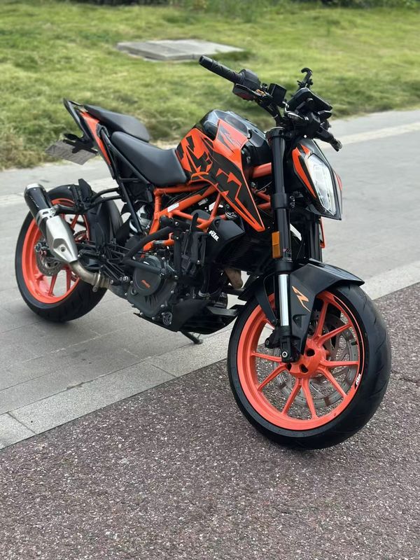 KTMR2R 390 Duke