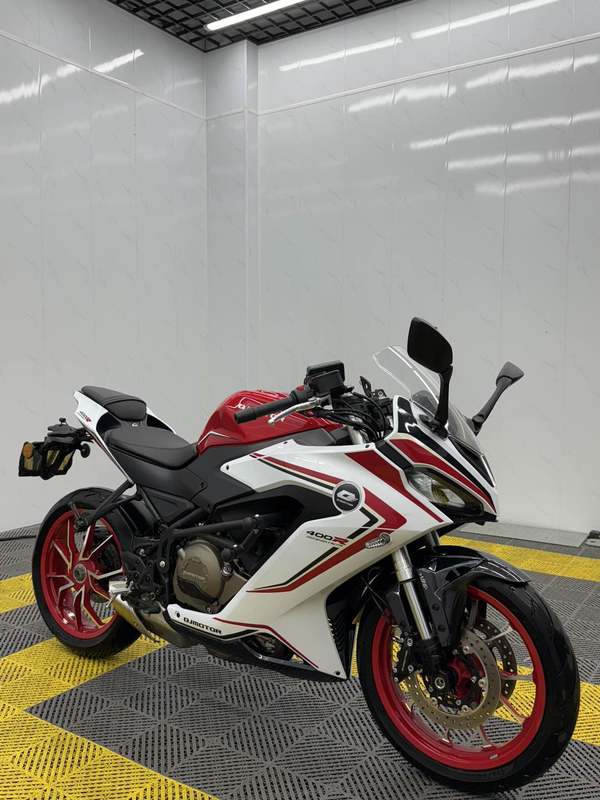 QJMOTOR 赛400