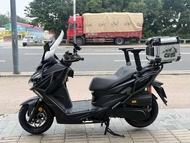 QJMOTOR 鸿250