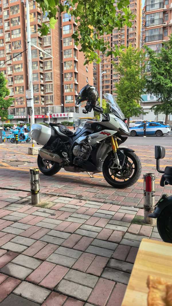 宝马 S 1000 XR