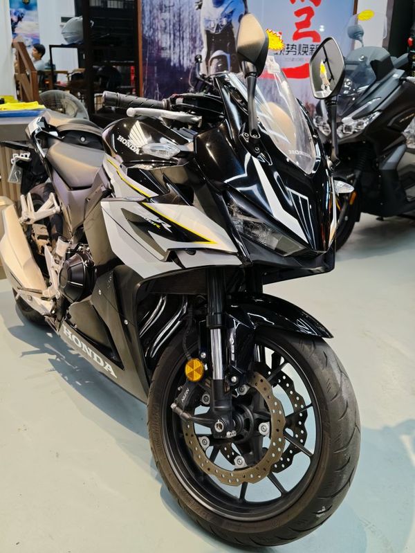 本田WING CBR400R