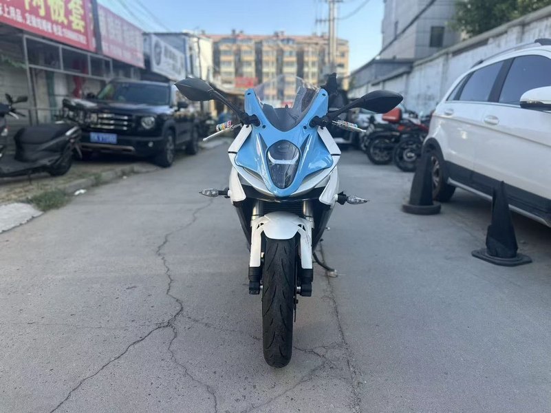 贝纳利 龙卷风 Tornado 302R