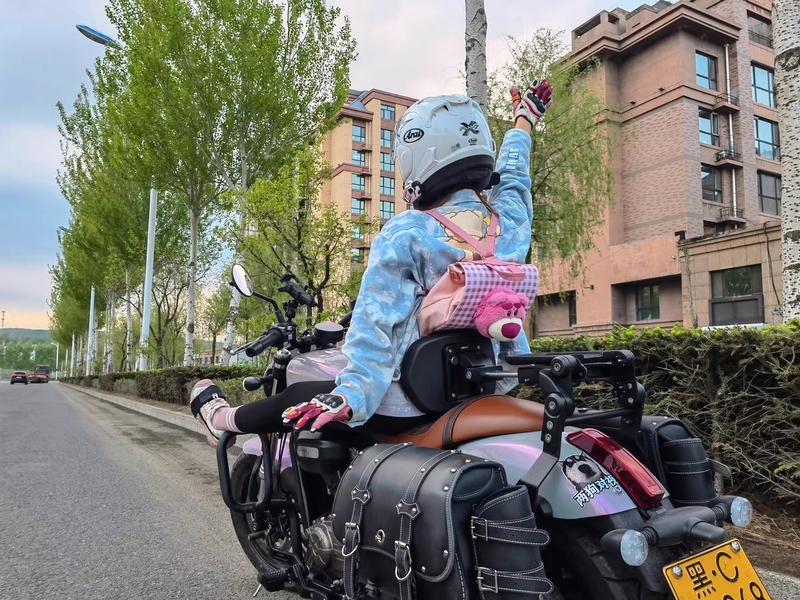 QJMOTOR 闪300S