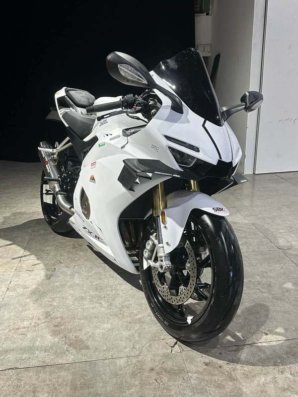 张雪机车 500RR