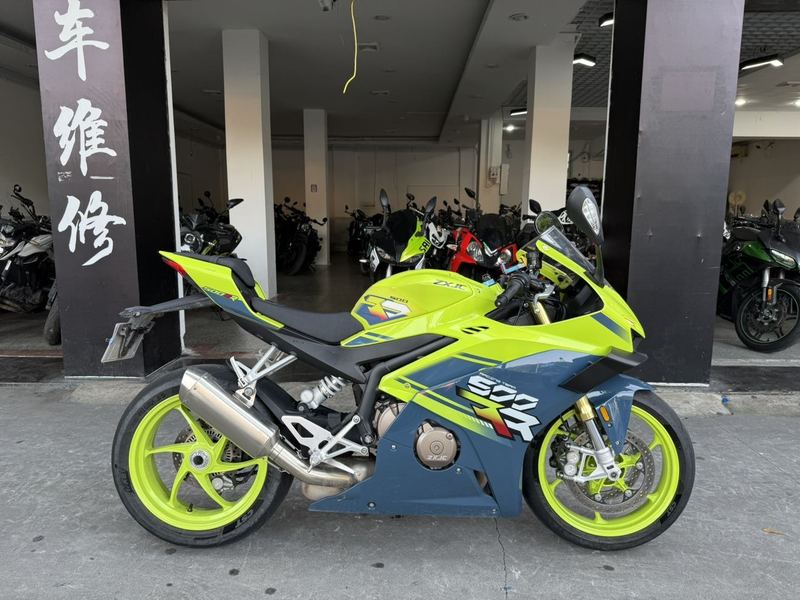 张雪机车 500RR