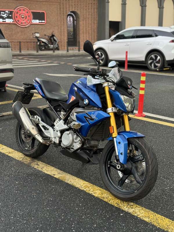 宝马 G 310 R