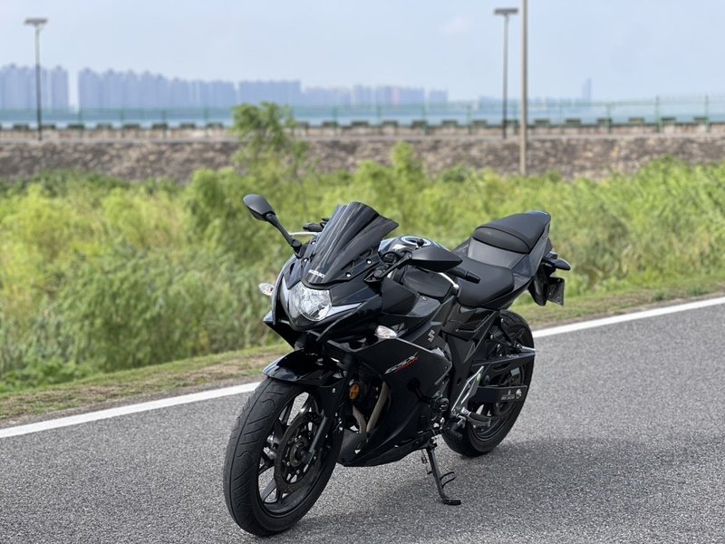豪爵铃木 GSX250R